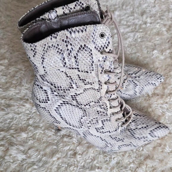 Vince Camuto Shoes - Snakeskin Print Lace Up Stiletto Ankle Boots Pointed Toe Side Zip Cream‎ SZ 8